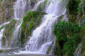 آبشار نیاسر طبیعتی زیبا برای گردشگری